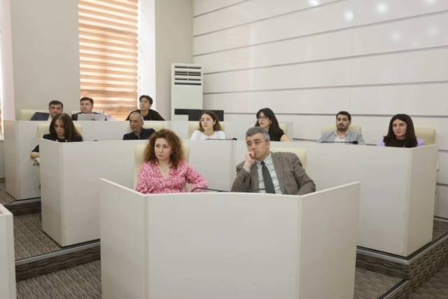 Harvard Universitetinin Growth Lab Mərkəzinin təsisçisi və direktoru UNEC-də təqdimatla çıxış edib - FOTO