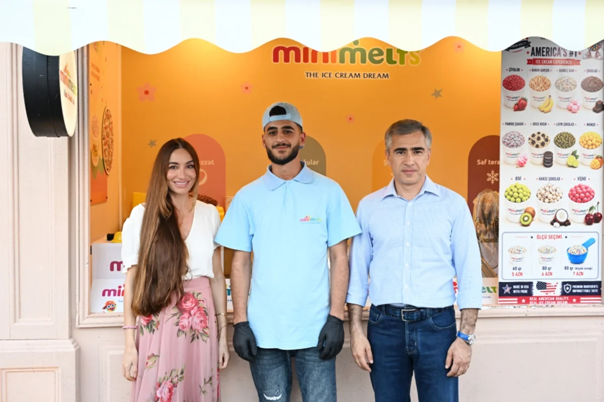 Leyla və Arzu Əliyevalar "CandyFest" yay festivalını ziyarət edib, "Sehrli mirvari" su sirki şousunu izləyiblər - FOTO