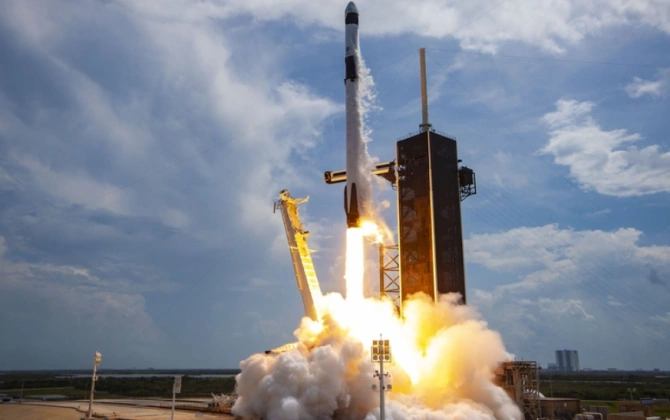 "SpaceX" raketi daha bir qrup "Starlink" internet peykini orbitə çıxarıb