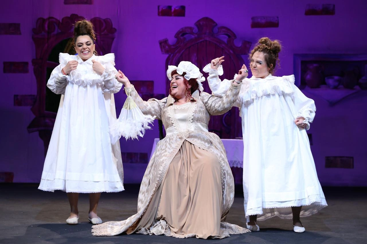 Gənc Tamaşaçılar Teatrında “Büllur başmaq” tamaşasının premyerası baş tutub - FOTO