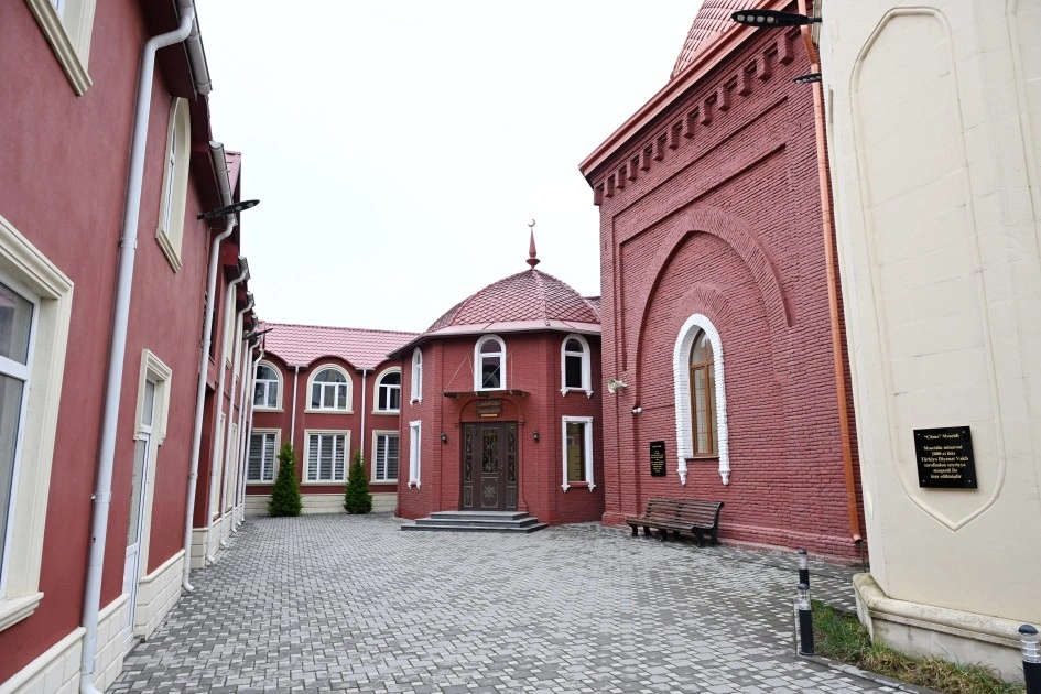 Leyla və Alena Əliyevalar Cümə məscidində - FOTOLAR