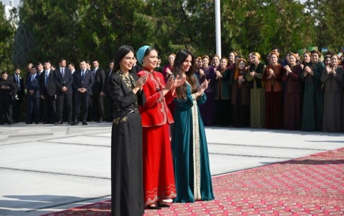 Aşqabadda MAMA “Ana təbiət” beynəlxalq incəsənət sərgisi açılıb - FOTO