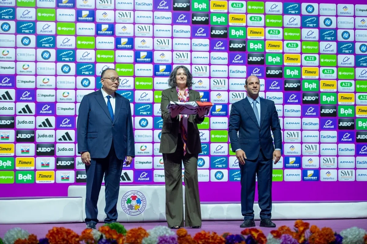 Cüdo üzrə dünya çempionatının bayrağı Qazaxıstana təhvil verilib - Foto