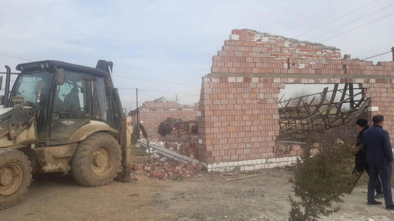 Füzulidə qanunsuz tikili söküldü - FOTO/VİDEO