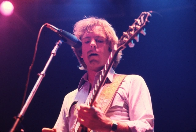 Məşhur gitaraçı Bob Veyr vəfat etdi - FOTO