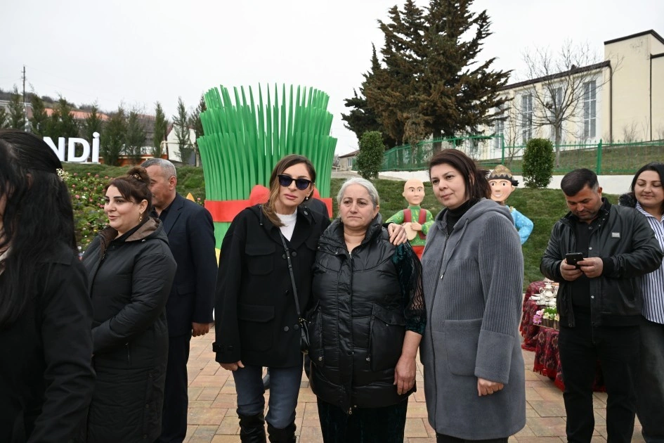 Prezident Xocavəndin Xanoba kəndində fərdi evlərin və infrastrukturun bərpa işləri ilə tanış olub - FOTO - YENİLƏNİB