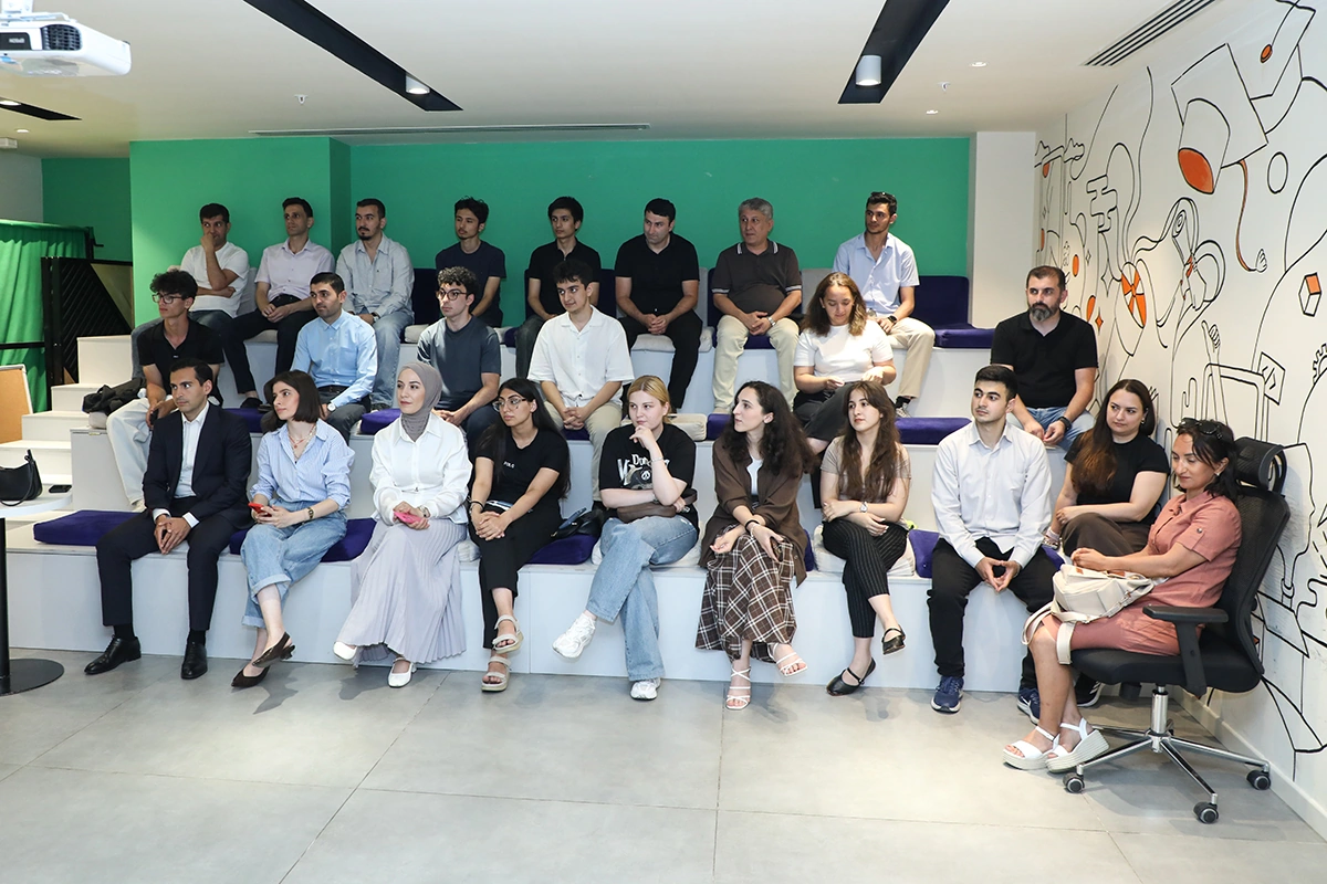 Silikon Vadisinin azərbaycanlı investoru Bakıda startaplara seminar keçdi - FOTO