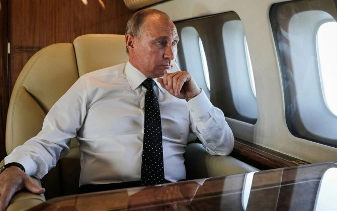 Putinin təyyarəsi Moskvaya eniş edə bilməyib - FOTO