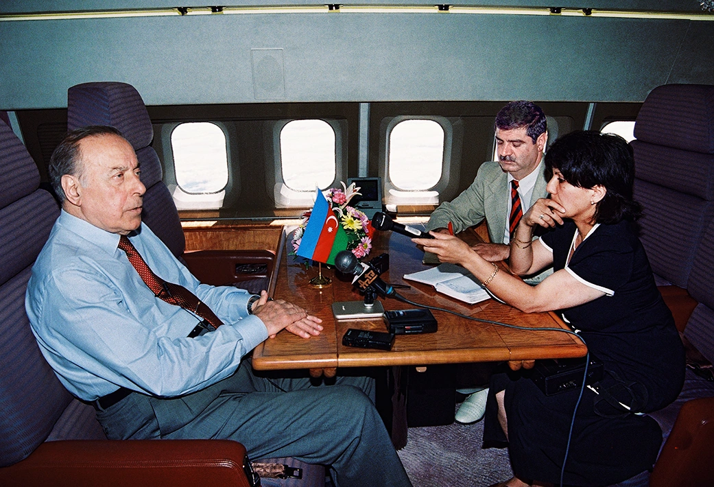 “Heydər Əliyev yanımda Ramiz Mehdiyevə zəng edib dedi ki...” – Prezidentin fotoqrafı