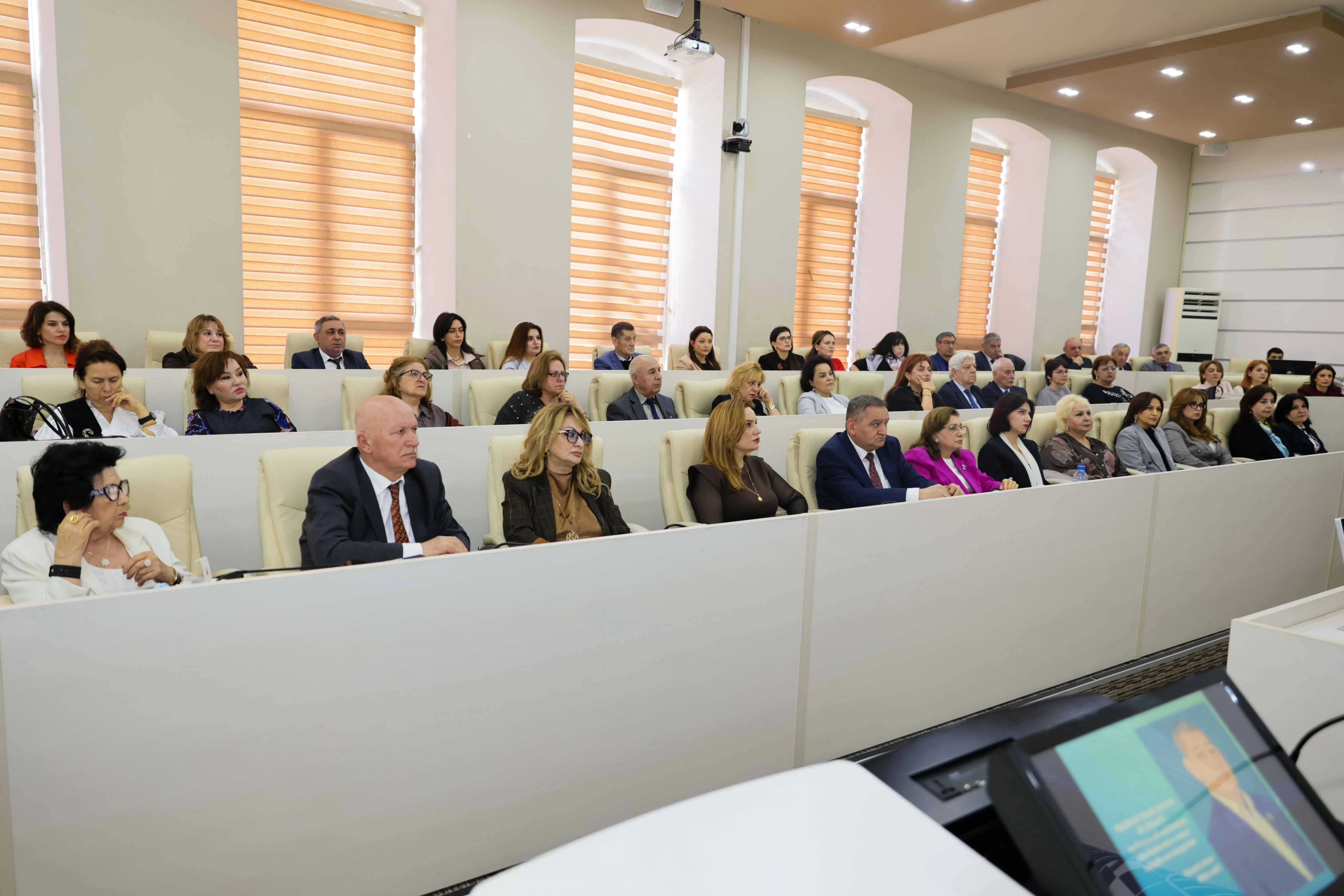 UNEC-də "Elm Günləri": Prezident İlham Əliyevin dil siyasəti milli kimliyimizin dayağıdır