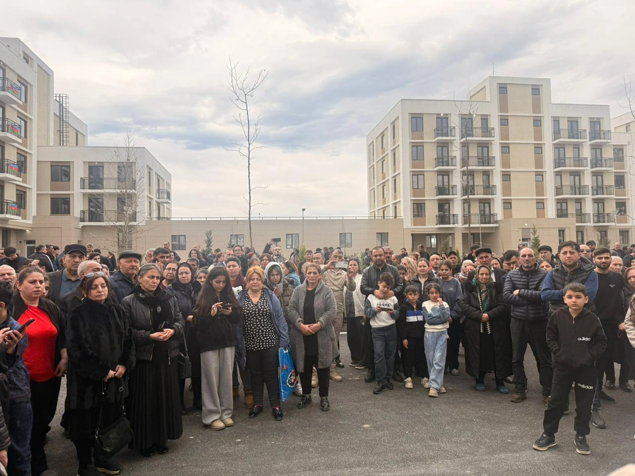 Növbəti köç karvanı Ağdama çatdı, açarlar təqdim olundu - FOTO