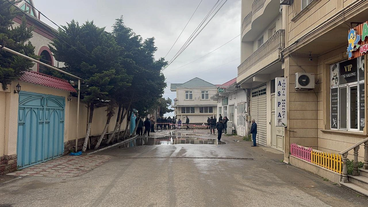 ADSEA sədri üzərində evlər tikilən kollektorun çökdüyü ərazidə olub  - VİDEO+FOTOLAR