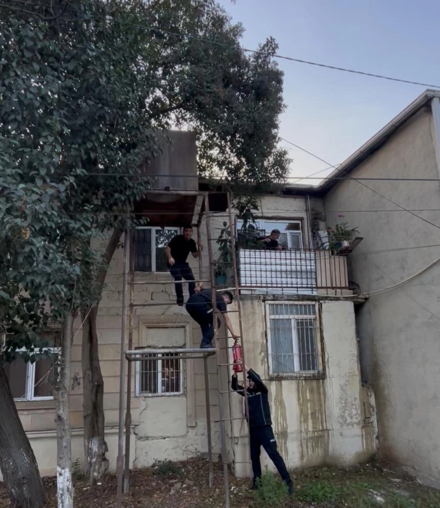 Cəlilabadda yanğının qarşısını polis əməkdaşları aldılar - FOTO