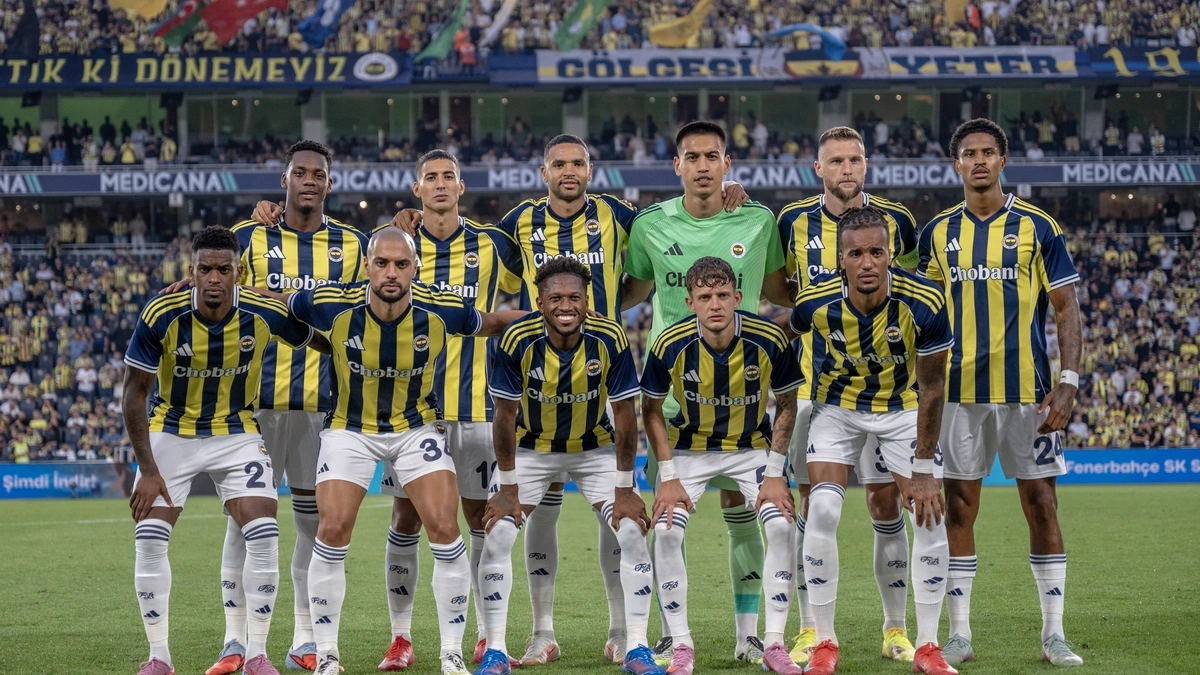 "Fənərbağça" yarımmüdafiəçisini Fransaya satdı