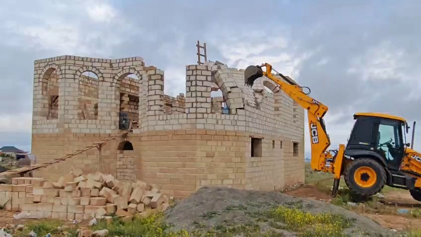 Gəncədə qanunsuz tikililər söküldü - FOTO/ VİDEO