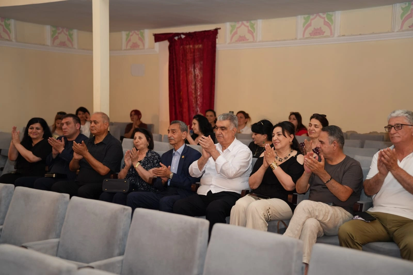 Bakı Uşaq və Gənclər Teatrı mövsümü aktrisanın 80 illik yubileyi ilə bağlayıb - FOTOLAR