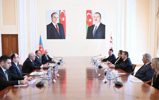 Əli Əsədov Şimali Kiprin Baş naziri ilə görüşdü