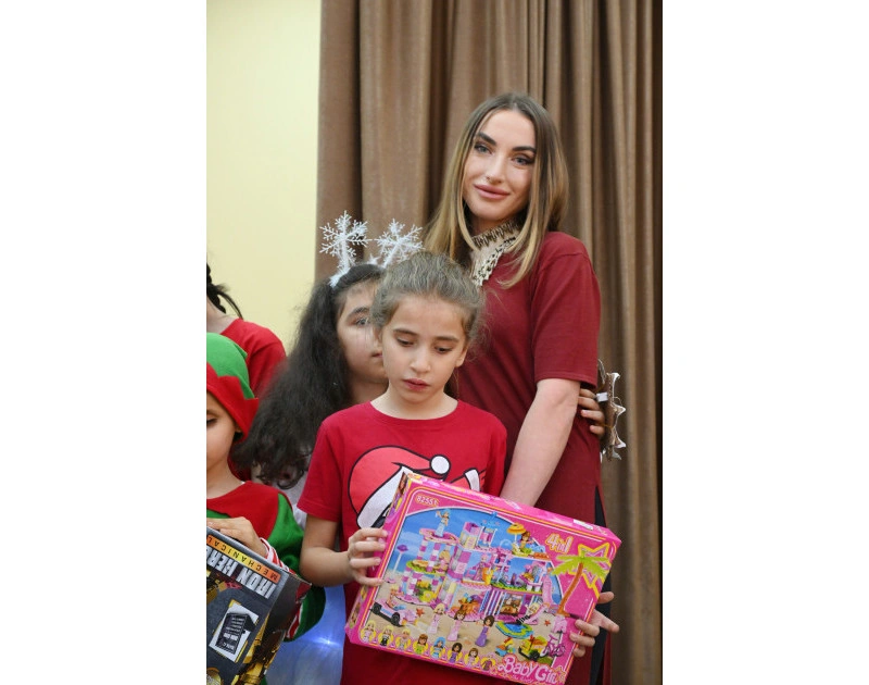 Leyla Əliyeva, Arzu Əliyeva və Alena Əliyeva Bakı şəhəri 5 nömrəli internat tipli xüsusi ümumtəhsil məktəbində olublar - FOTO