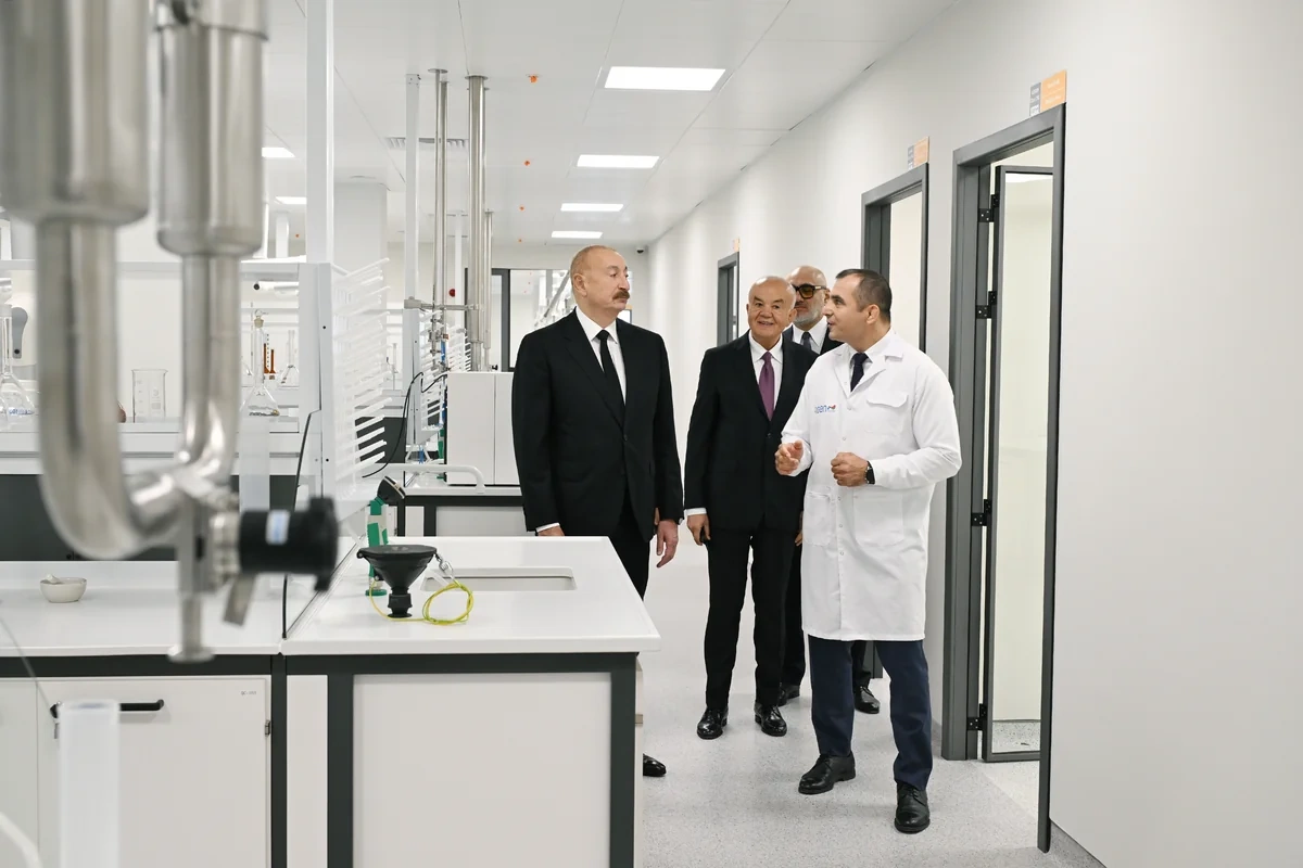 İlham Əliyev Pirallahı Sənaye Parkında dərman istehsalı müəssisəsinin açılışında iştirak etdi - FOTO
