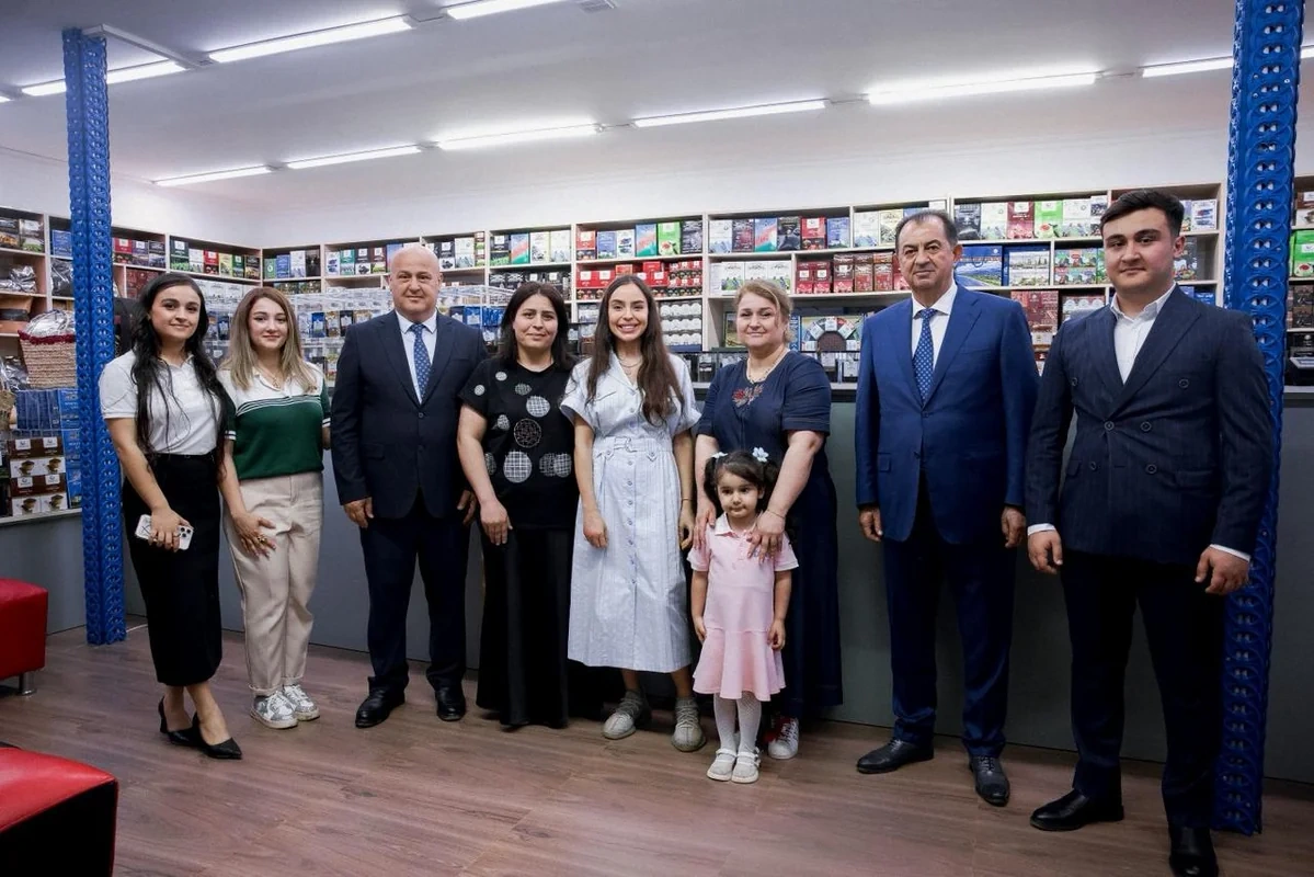 Leyla Əliyeva Lənkəranda "Yaşıl çay" fermer təsərrüfatı ilə tanış olub - FOTO