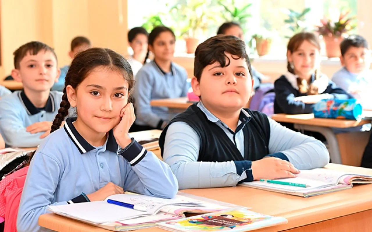 Məktəbli forması seçərkən nələrə diqqət etməli? - Mütəxəssis məsləhəti
