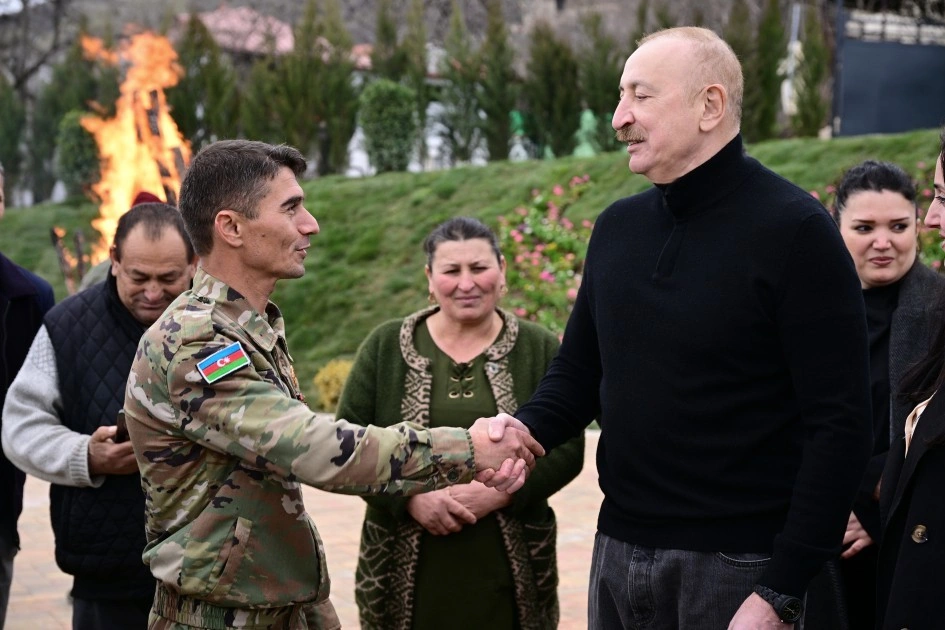 Prezident Xocavəndin Xanoba kəndində fərdi evlərin və infrastrukturun bərpa işləri ilə tanış olub - FOTO - YENİLƏNİB