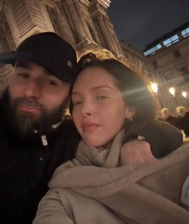 Benzema sevgilisi ilə görüşmək üçün Luvr muzeyini icarəyə götürüb