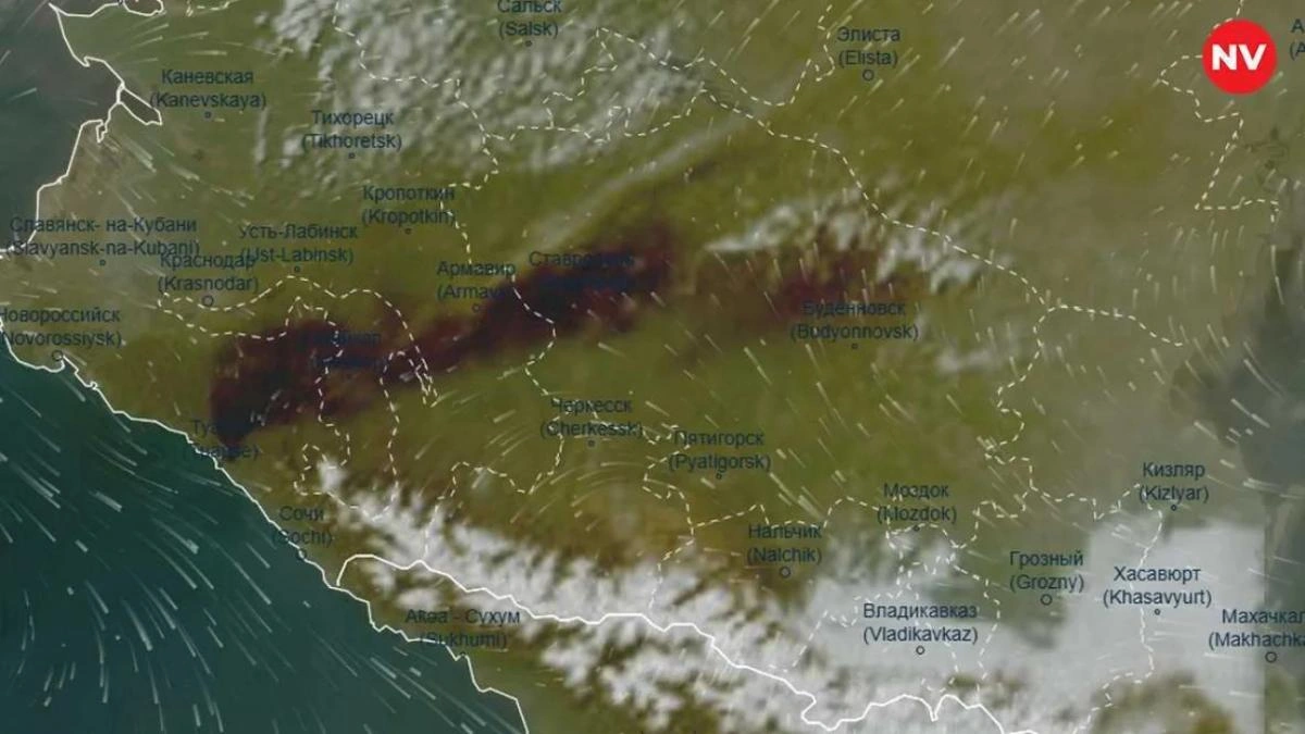 Ukraynanın vurduğu bu Rusiya zavodundan tüstü 400 km-dək yayıldı...-FOTOLAR