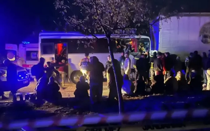 Türkiyədə yol qəzası nəticəsində 17 nəfər xəsarət alıb