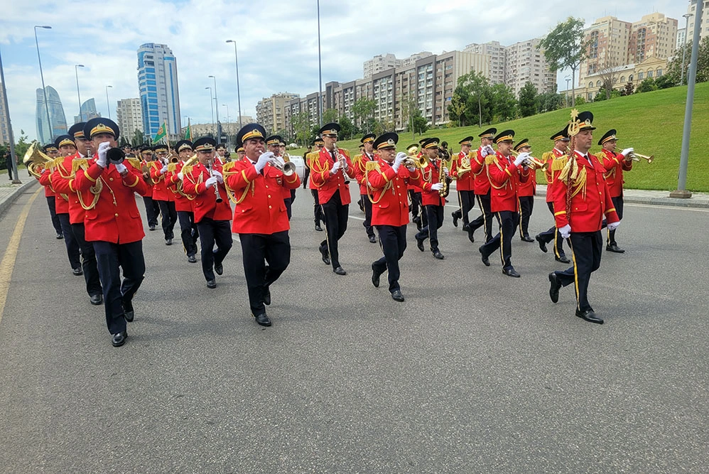 Silahlı Qüvvələr Günündə hərbi qulluqçuların yürüşləri təşkil olundu - FOTO