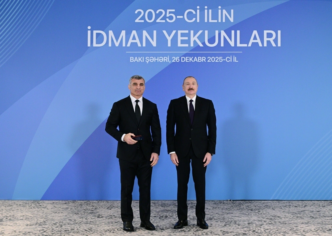 Prezidentin dünya çempionu ilə səmimi dialoqu: "Sən hələ yarışırsan?" - VİDEO