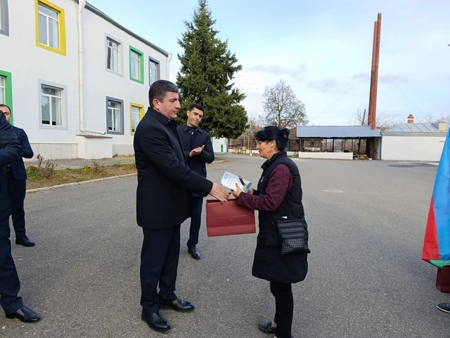Növbəti köç karvanı Həsənriz kəndinə çatıb, onlara evlərinin açarları təqdim edilib - FOTO