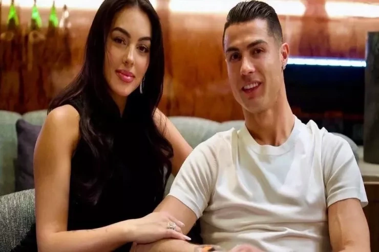Həmin gün satıcı kimi rəfiqəsini əvəzləmişdi - Ronaldo Rodriqeslə tanışlığından danışdı