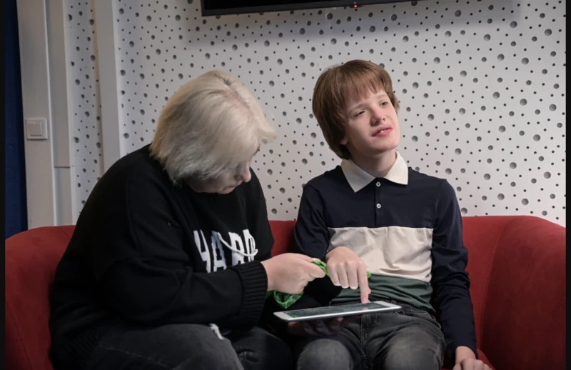 "Mən Hoqvartsa düşmədim" adlı serial: autizmli insanlar haqqında mübahisəli ekran işi - BBC