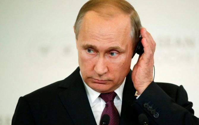 "Sankt-Peterburqda Putin Kremlin təbliğatının kritik deqradasiyasını göstərdi" - "The Telegraph"