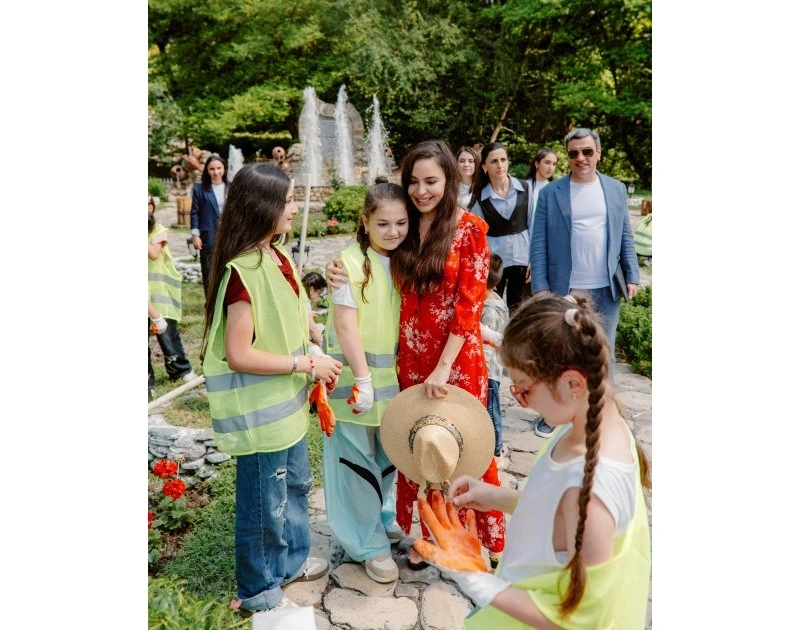 Leyla Əliyeva Qəbələdə fərdi sərginin açılışında və ağacəkmə aksiyasında iştirak edib - FOTO