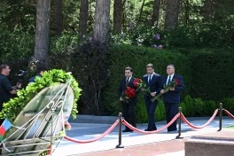 22 iyul – Milli Mətbuat Günü ilə əlaqədar Fəxri xiyaban ziyarət edilib - FOTO