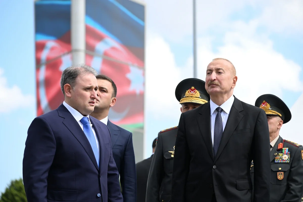 Prezident və xanımı sərgilərlə tanış oldu - FOTOLAR - YENİLƏNİB