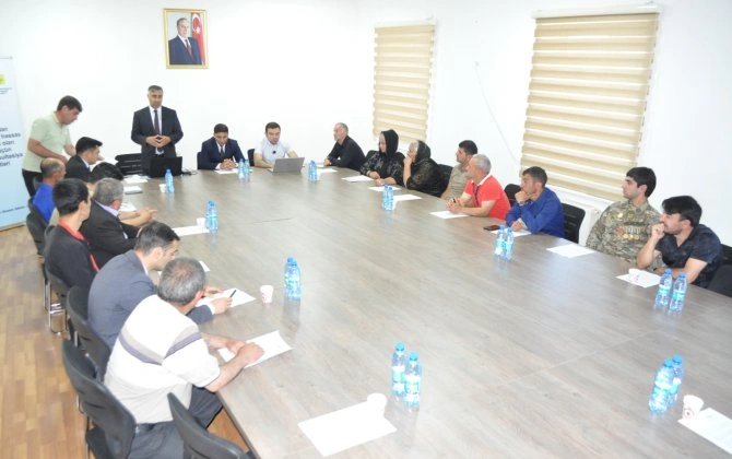 Qobustanda şəhid ailəsi üzvləri və müharibə iştirakçılarına hüquqi konsultasiya xidməti göstərilib - FOTO