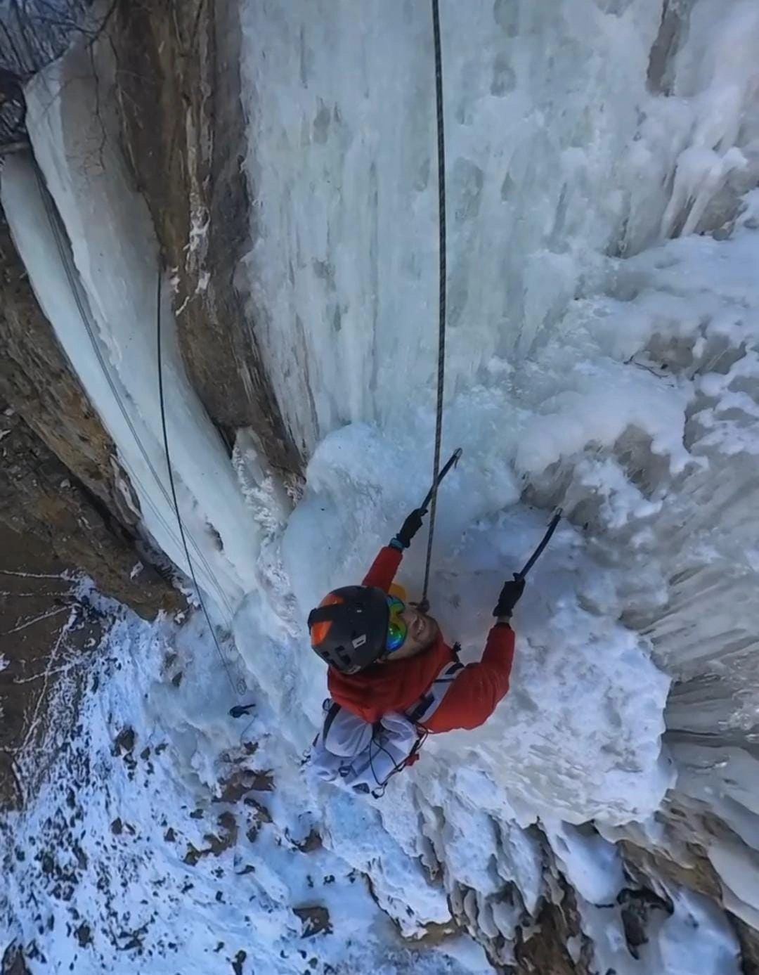 “Dolu fırtınası oldu, duman gəldi, insan özünü buz çatlarının üzərində tapa bilərdi” - alpinist qarşılaşdığı təhlükədən danışdı-FOTO+ÖZƏL