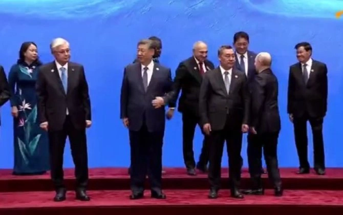 Putin Paşinyanın əlini sıxdı...-ŞƏT+ formatında görüş öncəsi...-FOTO