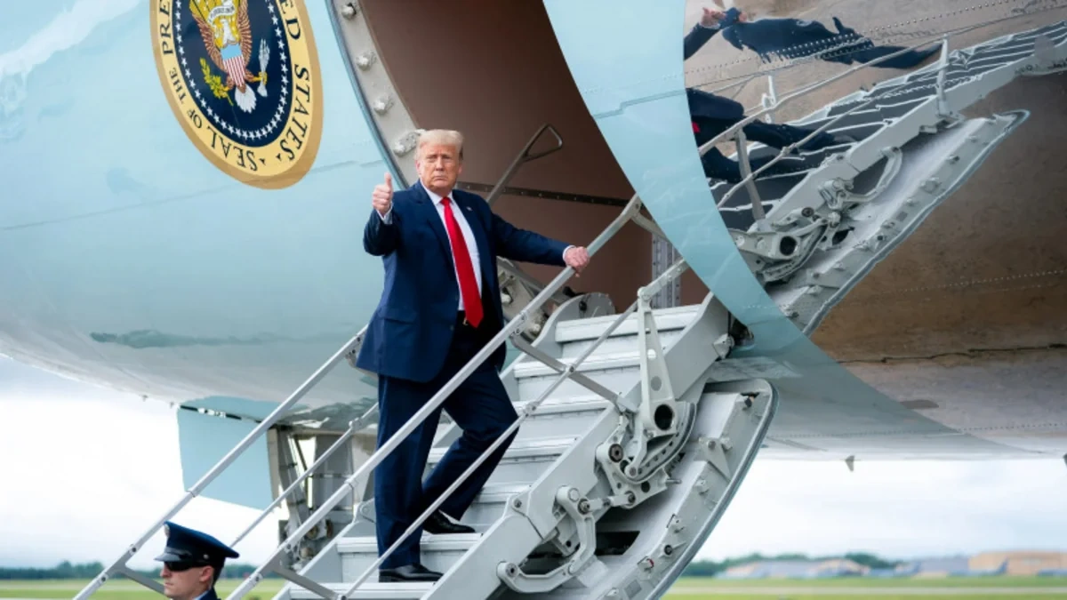 ABŞ-də hava limanına Donald Trampın adı verildi