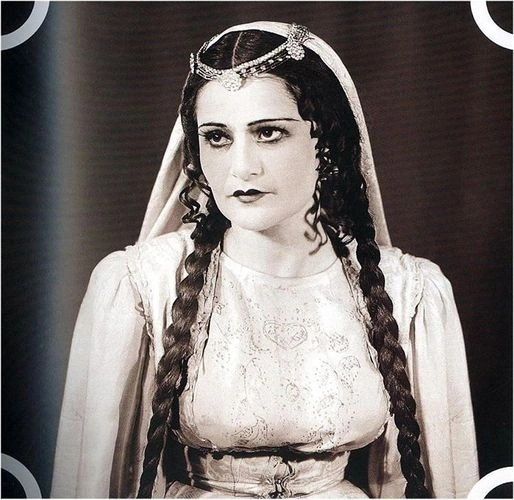 “Fotoqraf anamın gözünü kor etdi, rejissorlar onu filmə çəkmirdilər...”-məşhur aktrisanın acı taleyi+Qızından ETİRAFLAR