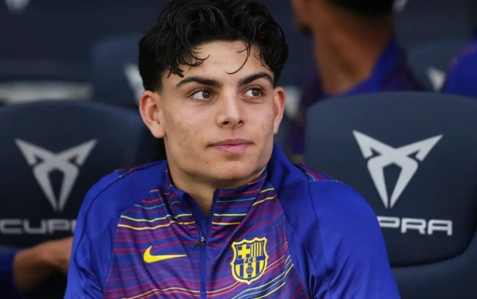 "Barselona" müdafiəçisi Xavi Espartla müqavilənin müddətini uzadıb