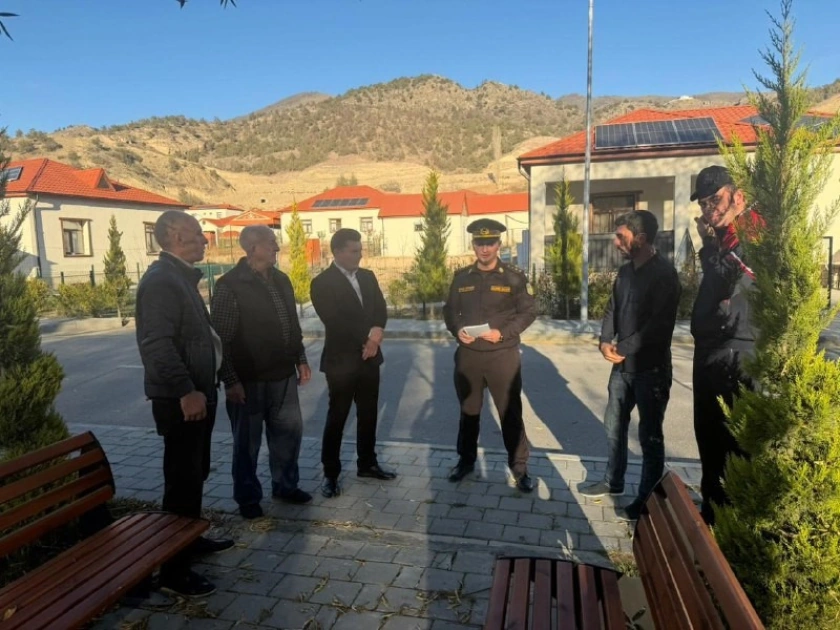 Bu nazirliyin əməkdaşları işğaldan azad olunmuş ərazilərdə sakinlərlə profilaktik söhbətlər apardı - FOTOLAR