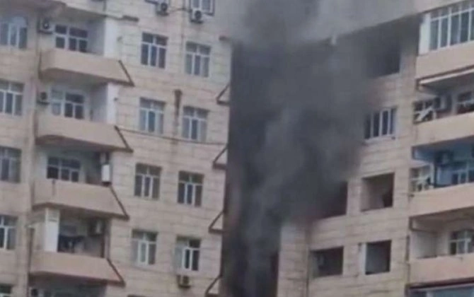 Bakıda yaşayış binası YANIR