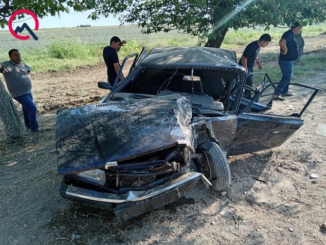 "VAZ"la toqquşan "Prado" aşdı, xəsarət alanlar var