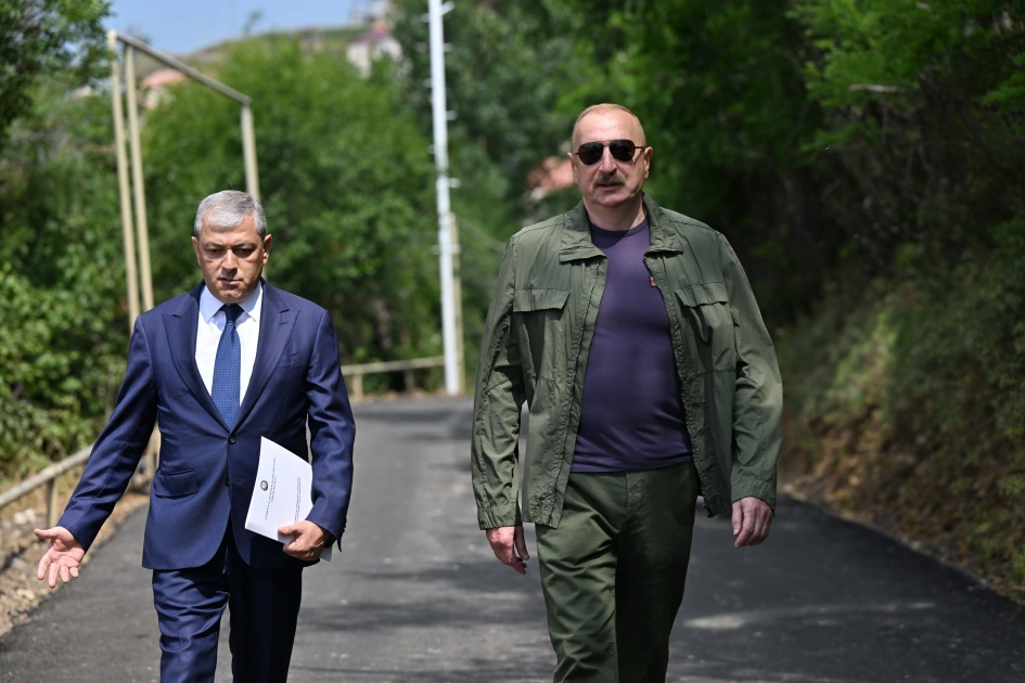 Prezident İlham Əliyev Şuşanın Kiçik Qaladərəsi kəndində görülən işlərlə tanış olub və kəndə qayıdan sakinlərlə görüşüb