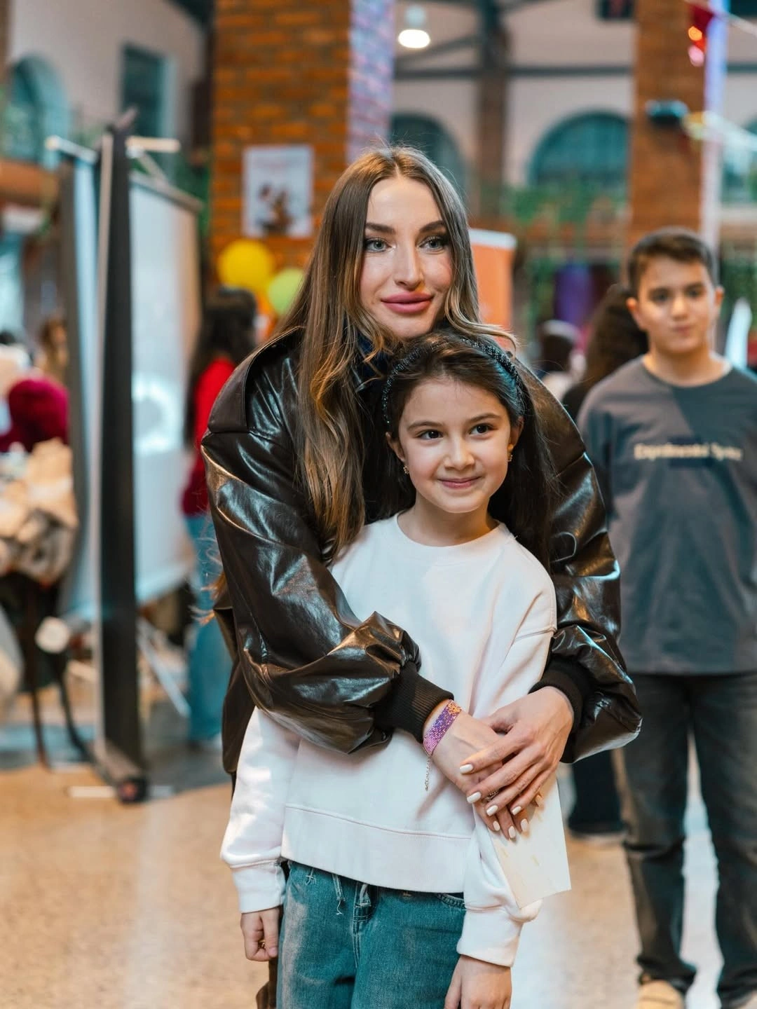Prezidentin qızları və gəlini "Woman Bazaar" festivalında - FOTOLAR