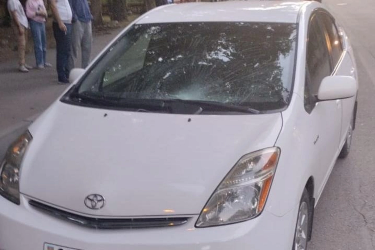 Mingəçevirdə "Toyota Prius" 15 yaşlı qızı vurdu